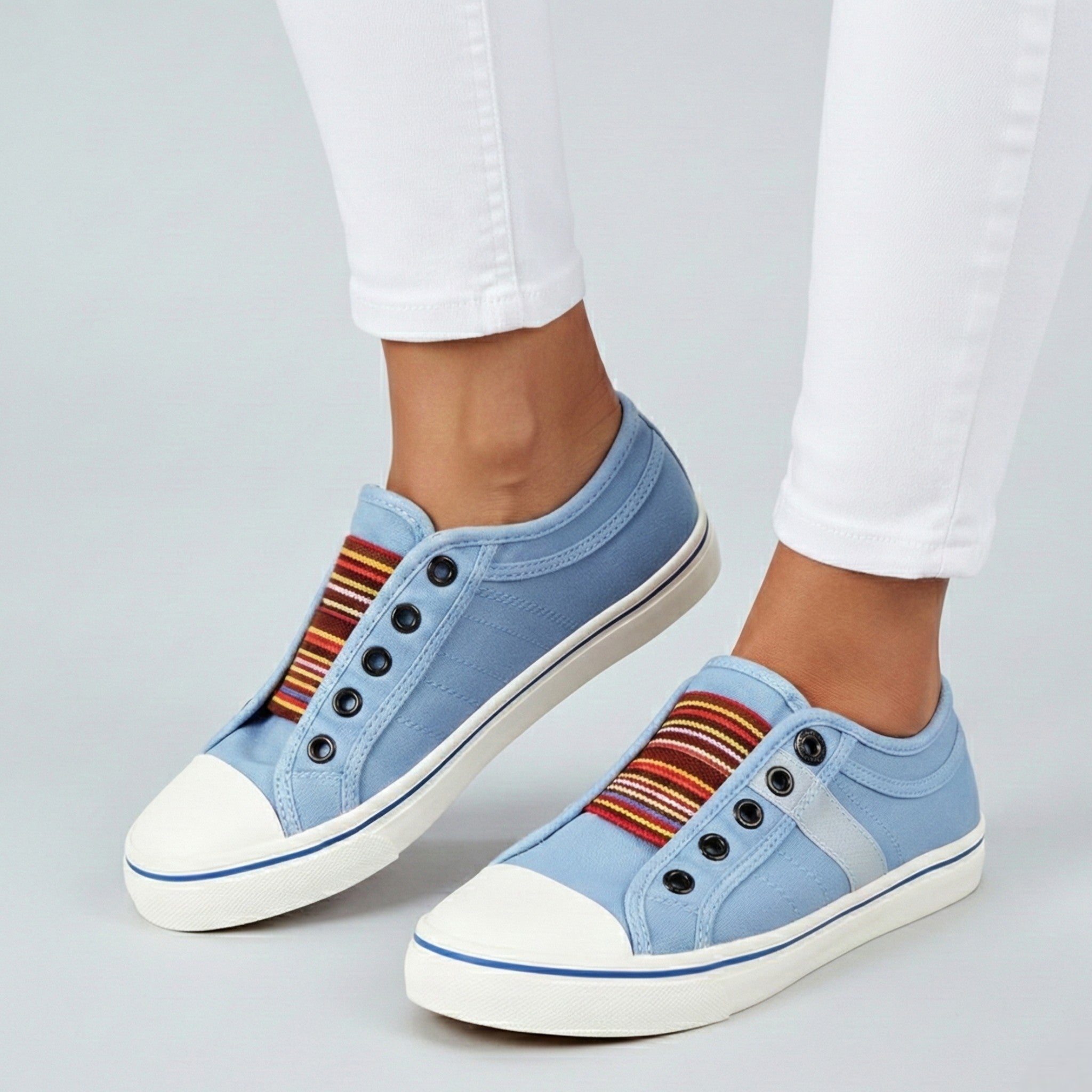 Damskie płócienne sneakersy wsuwane z okrągłym noskiem